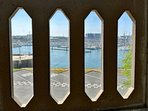 Ausblick aus der Cité de la Mer zum Kleinboothafen
