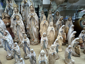 Teure Devotionalien in Lourdes