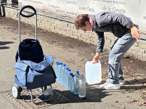 Zum Glück ist das heilige Wasser umsonst