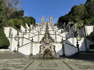 Die Basilika Bom Jesus do Monte in Braga, Wallfahrtsort, Heiligtum und Weltkulturerbe