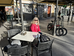 Kaffeepause auf der Plaza de San Juan de Dios in Cádiz