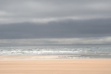 Am "Roten Strand" von Raudisandur