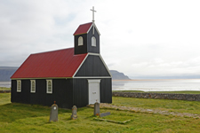 Am "Roten Strand" von Raudisandur