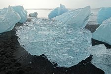 Eisblöcke am Strand