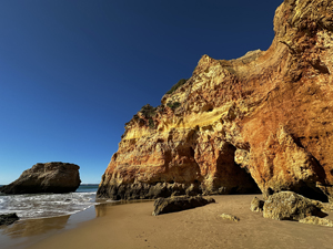 Felsformationen am Prainha Strand