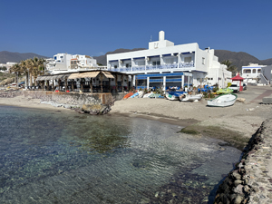 Strandbar im Fischerdorf La Isleta