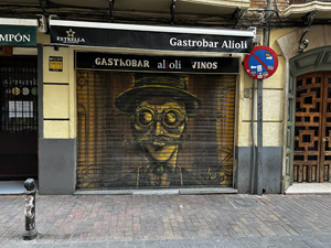 Auch wenn die Bar geschlossen ist, hat man was zu schauen