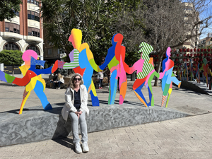 Skulpturengruppe des  K&uuml;nstlers Crist&oacute;bal Gabarr&oacute;n mit dem Titel &bdquo;Alone we are invisible, together we  are invincible&ldquo; (Allein sind wir unsichtbar, zusammen sind wir unbesiegbar)